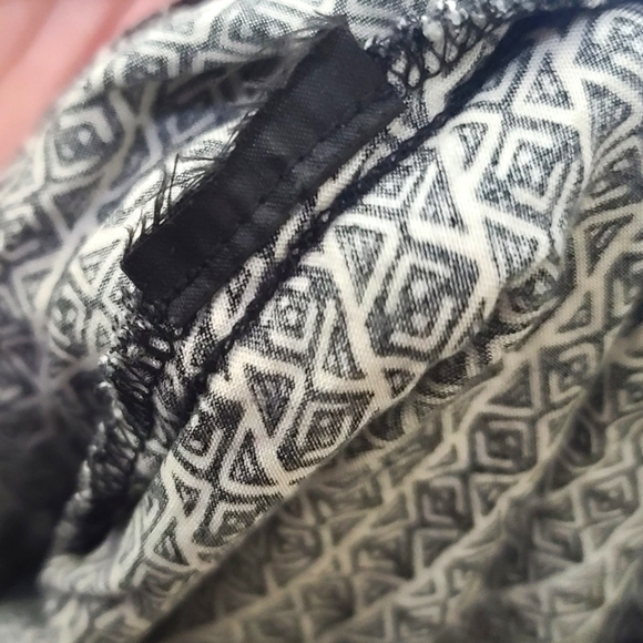 H&M Women's Black & White Geometric Pattern Sleeveless Sheath Mini Dress Size 6 - Picture 9 of 10